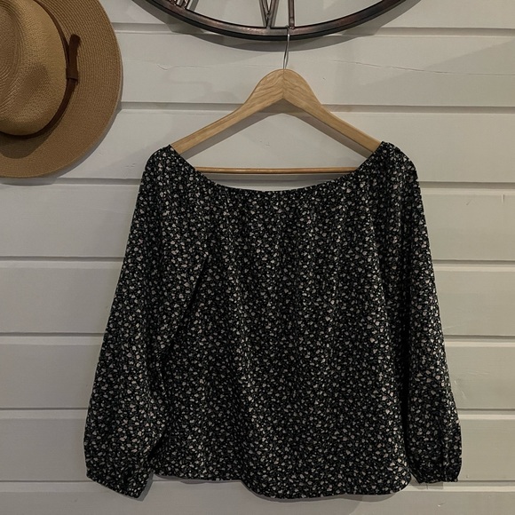 *SOLD* Shein off the shoulder floral blouse - Picture 3 of 3